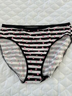 NWT size XXL Victoria's Secret high leg brief pantie with Pink Hearts